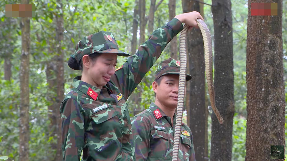 Sao nhập ngũ 2024 mở màn: Hoa hậu Thùy Tiên khóc thét, Uyển Ân gây bất ngờ tột độ- Ảnh 12.