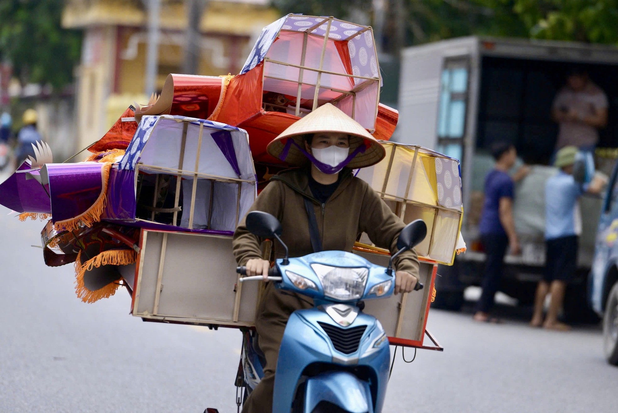 Biệt thự, xe sang cho người cõi âm lên kệ phục vụ Rằm tháng 7 - Ảnh 10.