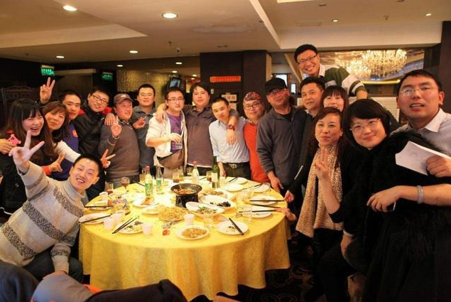 Đi họp lớp cấp 3, tôi chi 50 triệu đồng bao mọi người vui chơi tới bến, khi vào nhà vệ sinh tình cờ nghe được cuộc nói chuyện của các bạn, tôi lặng lẽ bỏ đi- Ảnh 2.