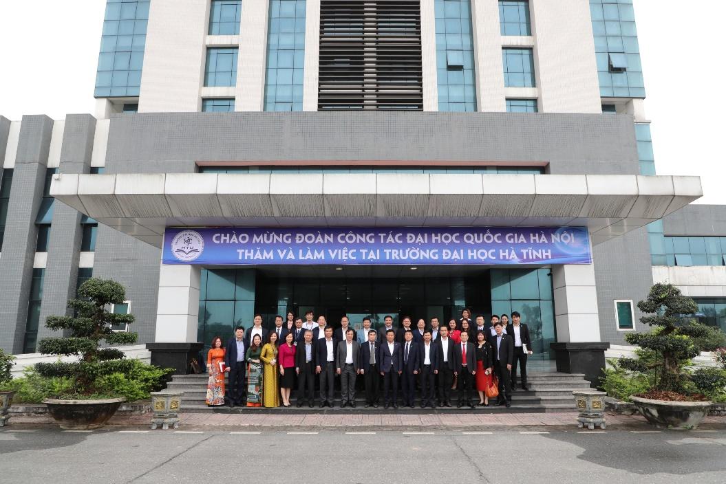 Giảng vi&ecirc;n bị đ&aacute;nh gi&aacute; 