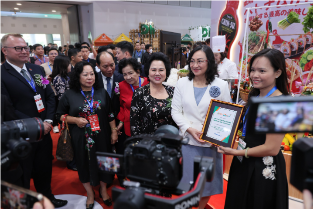 Tăng tốc Go Global, Chin-su xuất hiện ấn tượng tại Vietfood & Beverage - Propack Vietnam 2024 - Ảnh 1.