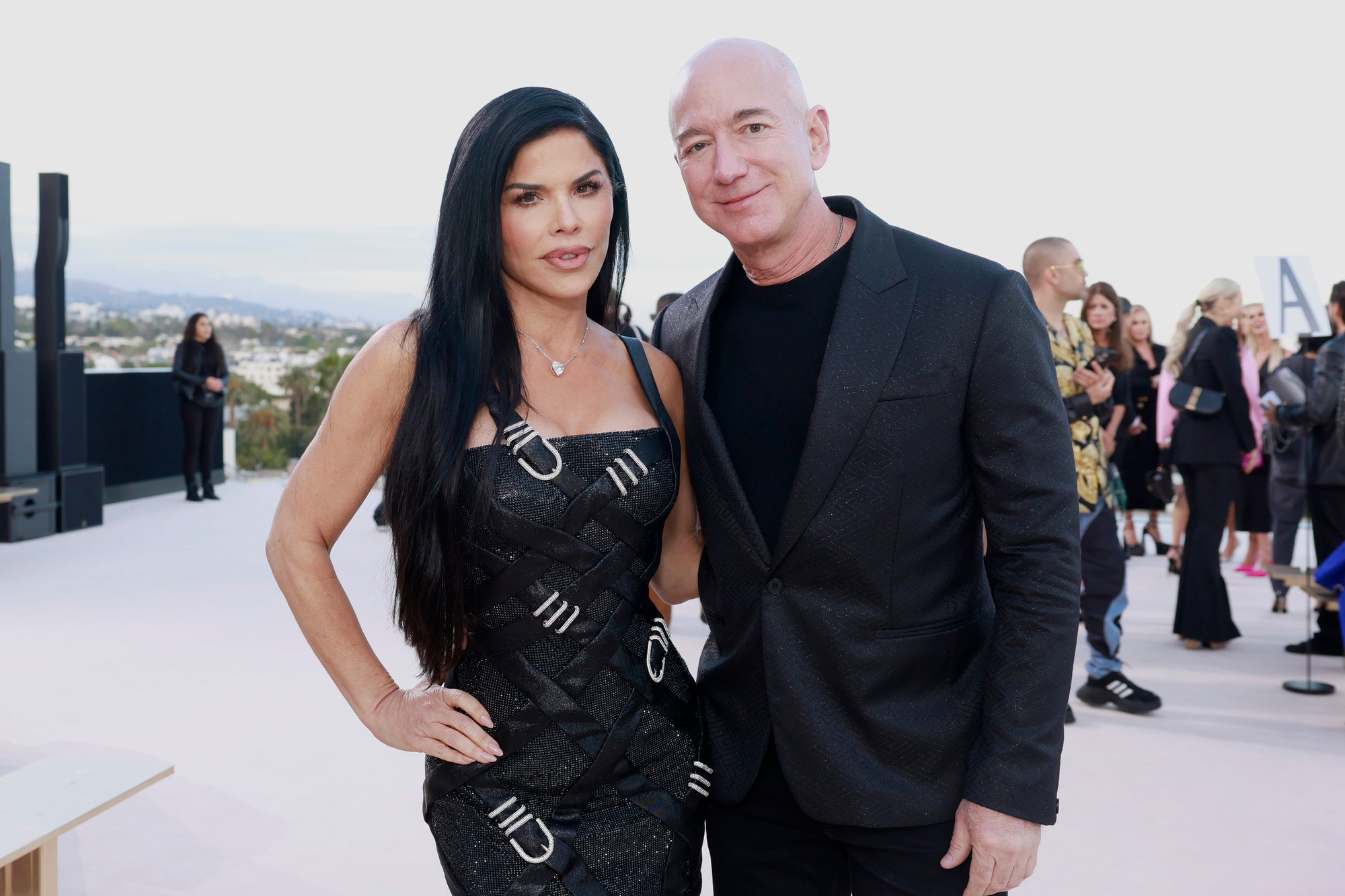 Hôn thê tỷ phú Amazon Lauren Sanchez chia sẻ cuộc sống bình yên đáng ngưỡng mộ - Ảnh 2.