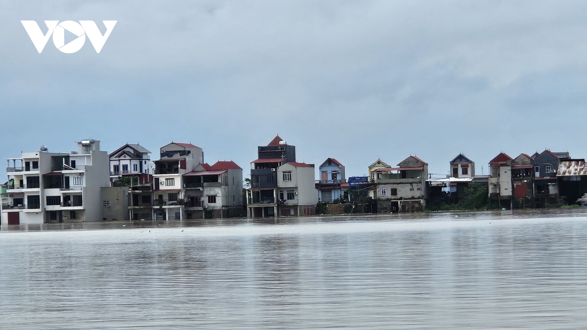 Thủ tướng Phạm Minh Chính đến vùng lũ ngập sâu nhất ở Bắc Giang - Ảnh 4.