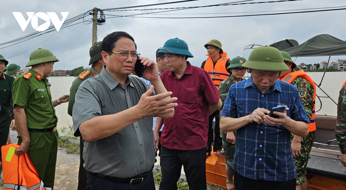 Thủ tướng Phạm Minh Chính đến vùng lũ ngập sâu nhất ở Bắc Giang - Ảnh 2.