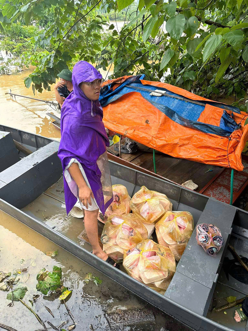 Đồng bào ơi, mọi ngả đường đều đang hướng về tâm lũ!- Ảnh 19.