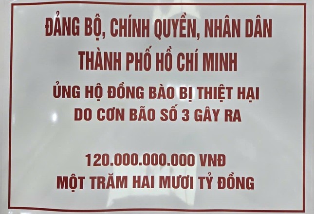 TPHCM ủng hộ 120 tỷ đồng cho đồng bào bị bão lũ ở miền Bắc - Ảnh 1.