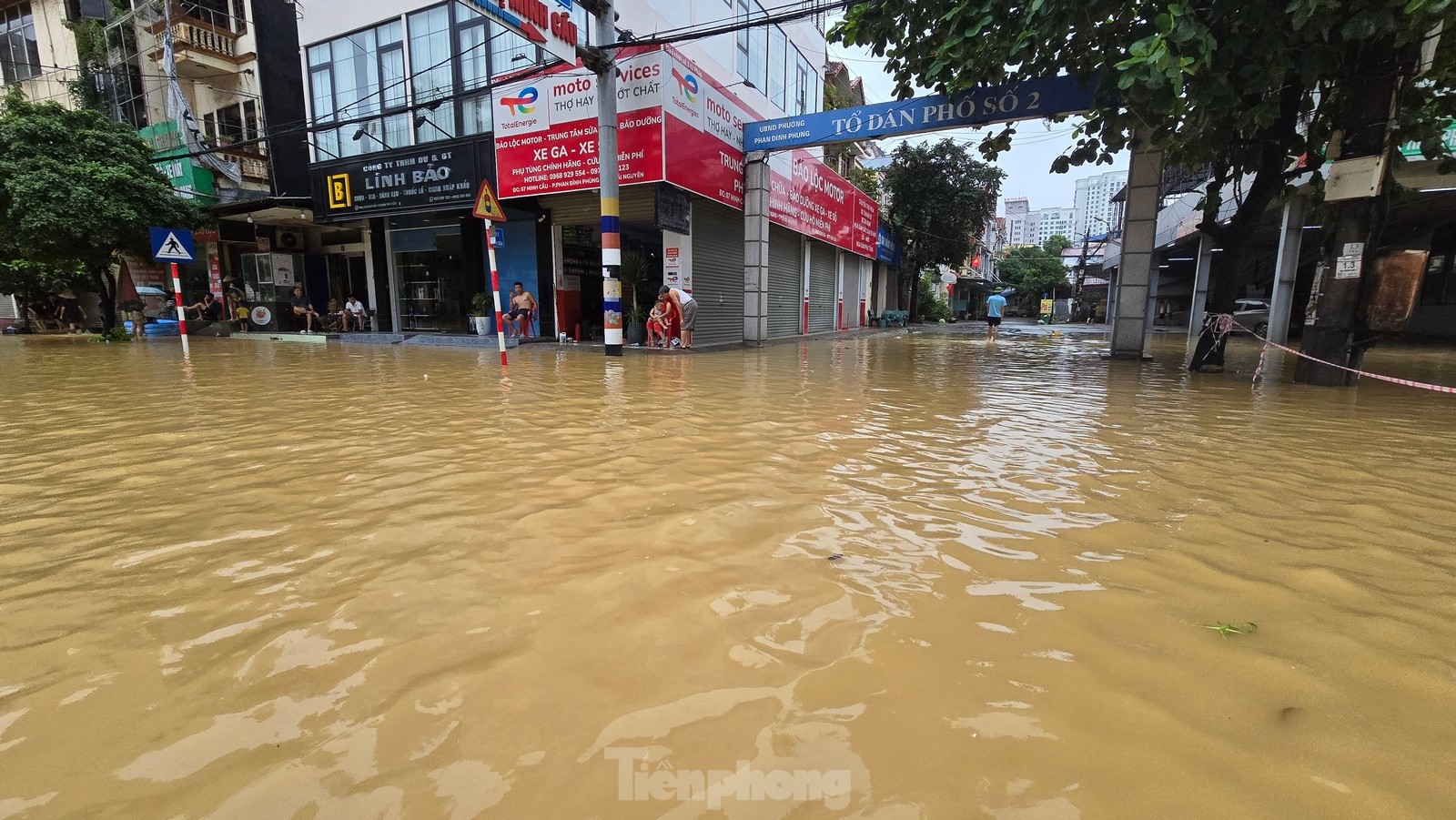 Thái Nguyên: Nước lũ ở sông Cầu rút, lực lượng chức năng tiếp tục cứu người ảnh 3