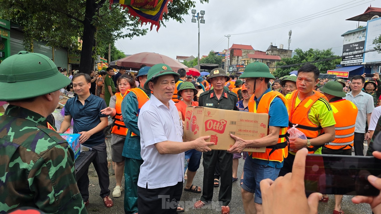 Thái Nguyên: Nước lũ ở sông Cầu rút, lực lượng chức năng tiếp tục cứu người ảnh 23