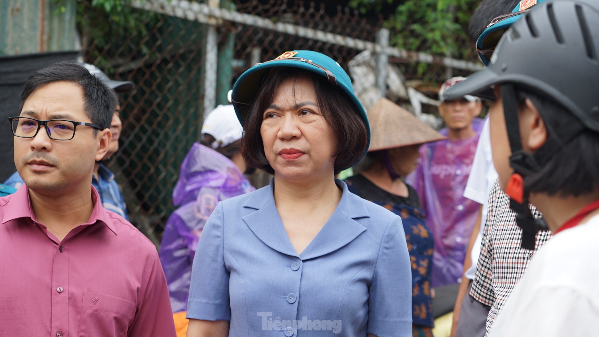 Nước sông Hồng lên cao, người dân khu vực bãi bồi ở Hà Nội tất tả chạy lũ - Ảnh 4.