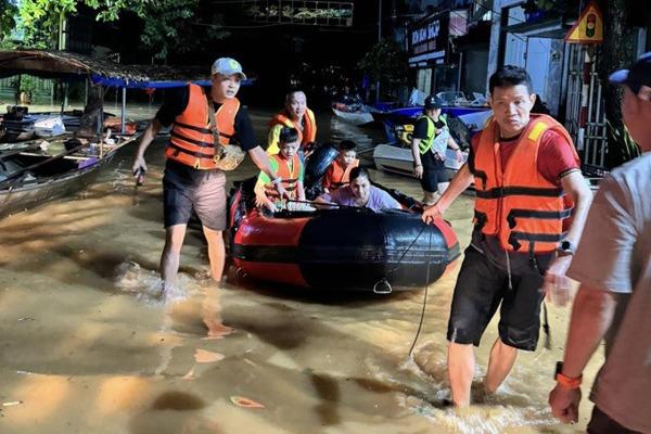 Sao Việt chung tay mùa bão lũ: Quyên góp mạnh, hành động thiết thực, chia sẻ đầy trách nhiệm - Ảnh 5.