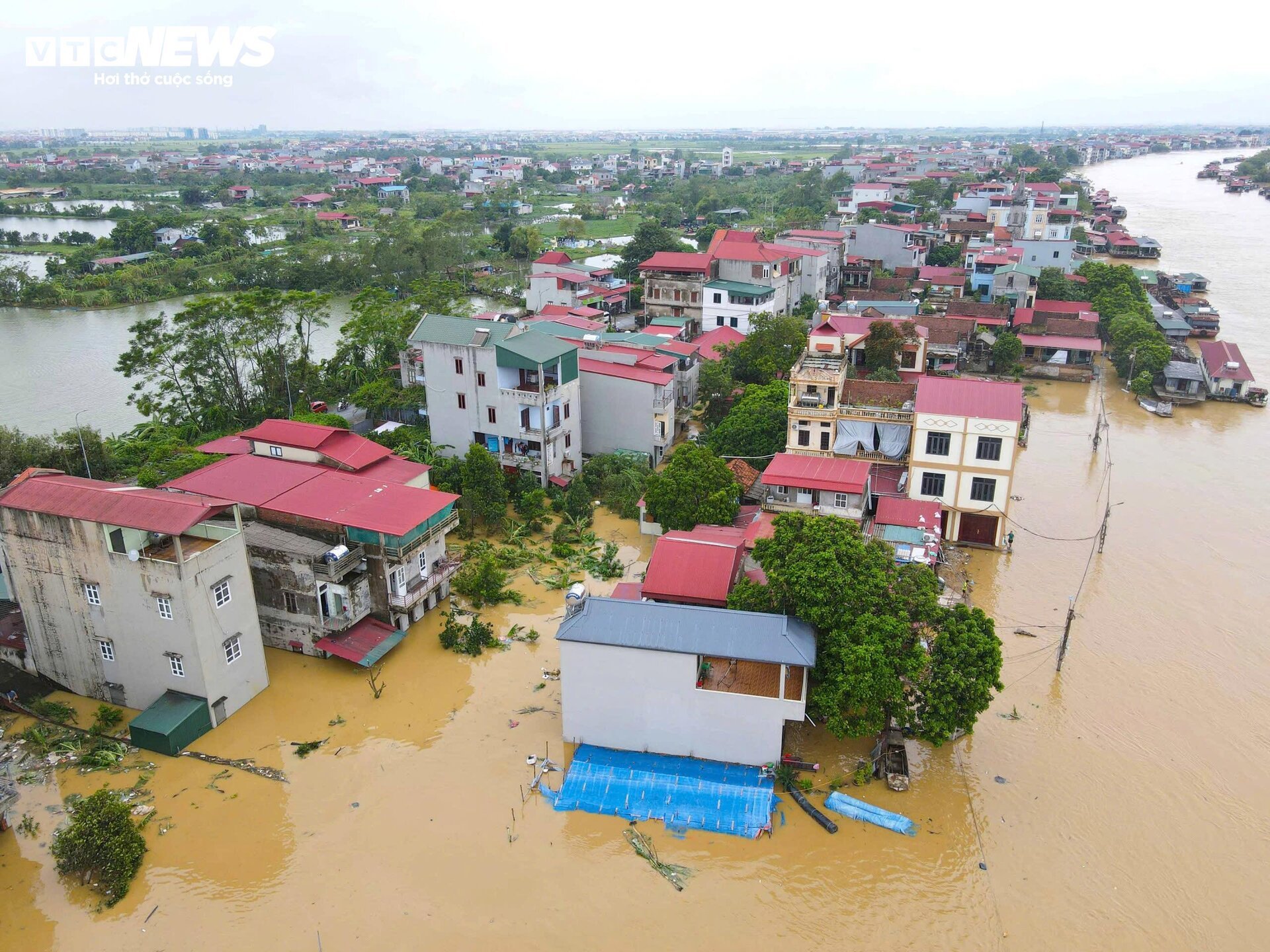 Lũ sông Cầu cao nhất trong gần 40 năm, 9.000 người dân Bắc Giang bị cô lập - Ảnh 9.