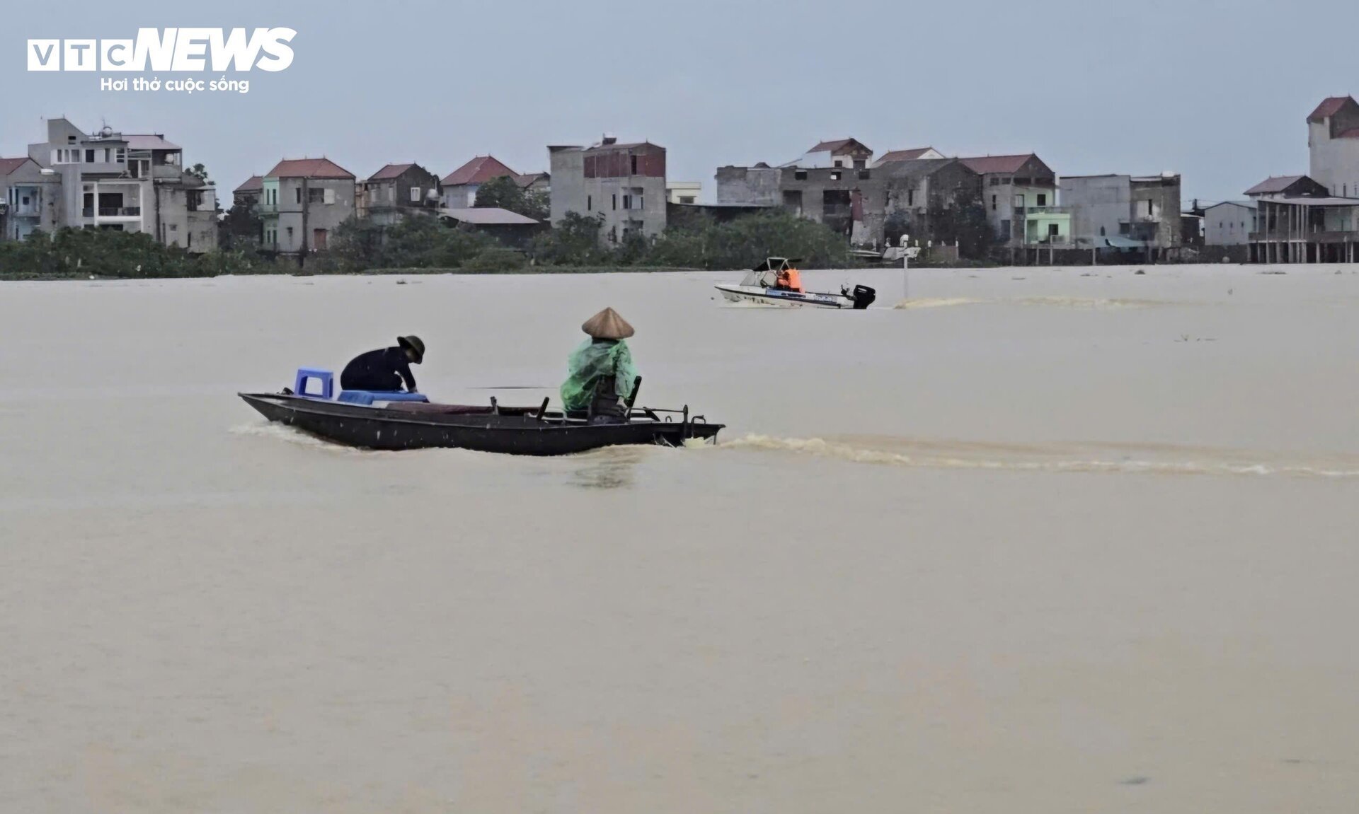 Lũ sông Cầu cao nhất trong gần 40 năm, 9.000 người dân Bắc Giang bị cô lập - Ảnh 5.