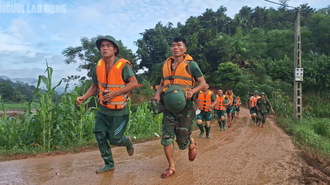 Hình ảnh Làng Nủ trước và sau thảm họa ập xuống san phẳng 37 ngôi nhà, làm 95 người chết và mất tích- Ảnh 9.