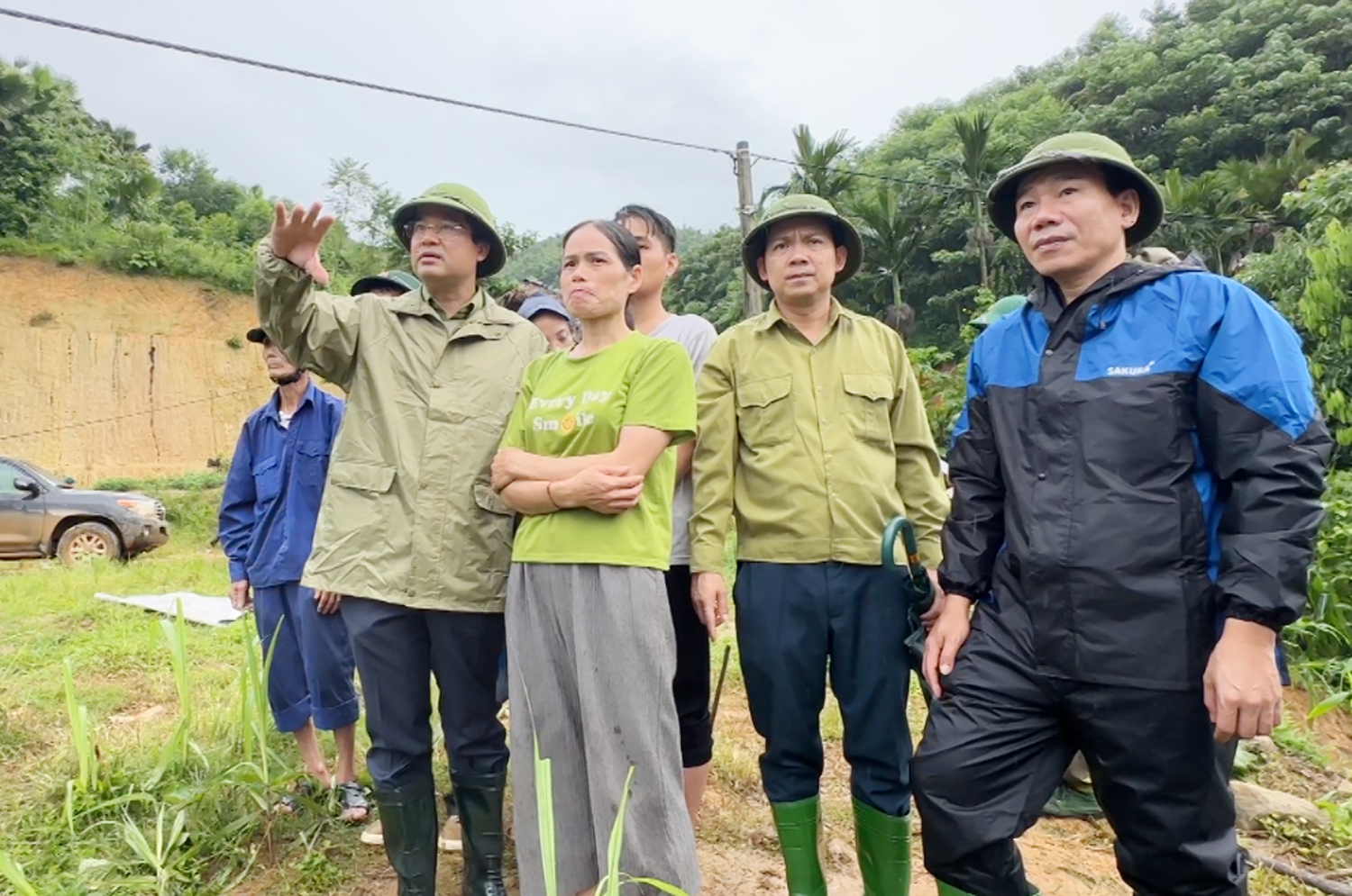 Chủ tịch Lào Cai mắt đỏ hoe, ngẹn ngào: 'Gần 100 năm qua tỉnh mới có số người chết và mất tích lớn vậy' - Ảnh 2.