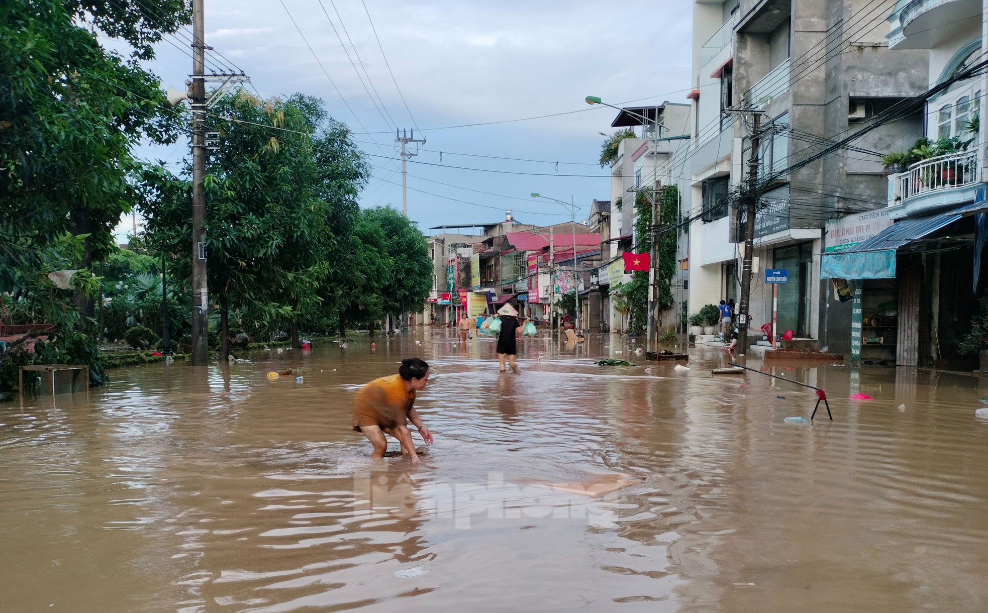 Nước rút, người dân thành phố Yên Bái tất bật dọn dẹp vệ sinh - Ảnh 16.