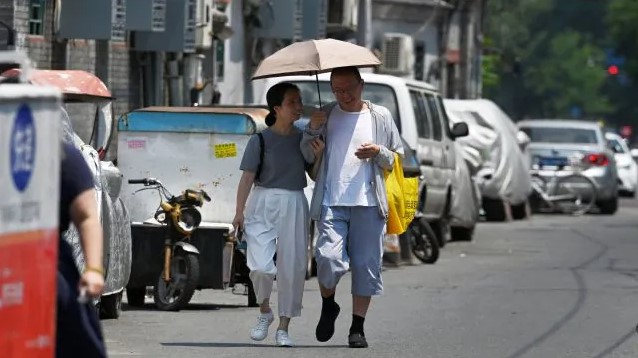 &quot;Cơn bão đồ lót&quot; tấn công thành phố lớn của Trung Quốc: Chuyện bất thường gì đã xảy ra? - Ảnh 1.