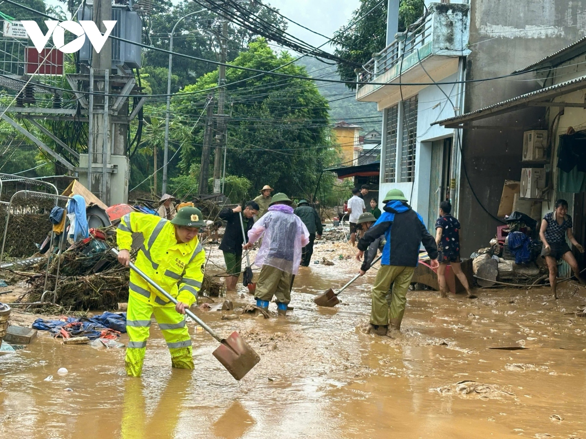 Vượt 20 km đường rừng đưa nạn nhân trở về với gia đình - Ảnh 19.