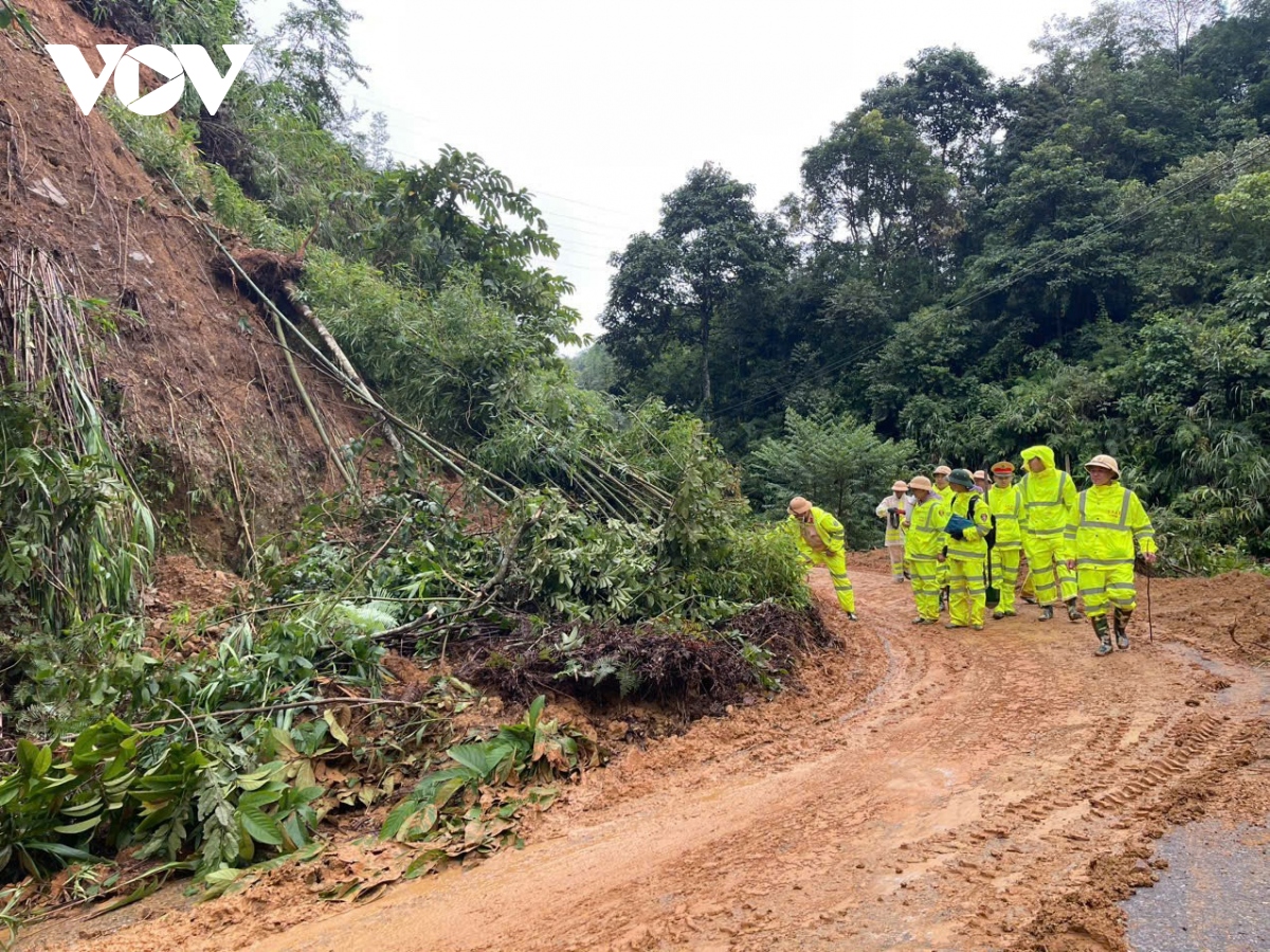 Vượt 20 km đường rừng đưa nạn nhân trở về với gia đình - Ảnh 4.