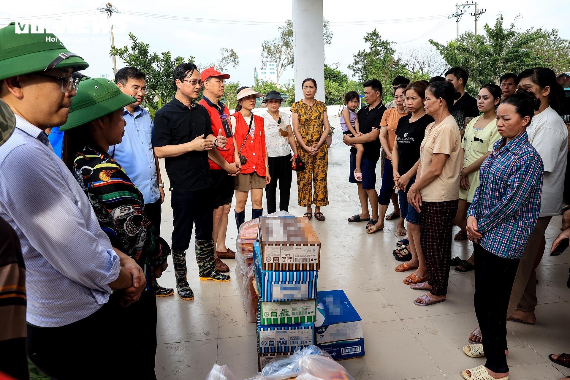 Tiểu thương làng gốm Bát Tràng mất cả trăm triệu chỉ sau một đêm lũ - Ảnh 19.