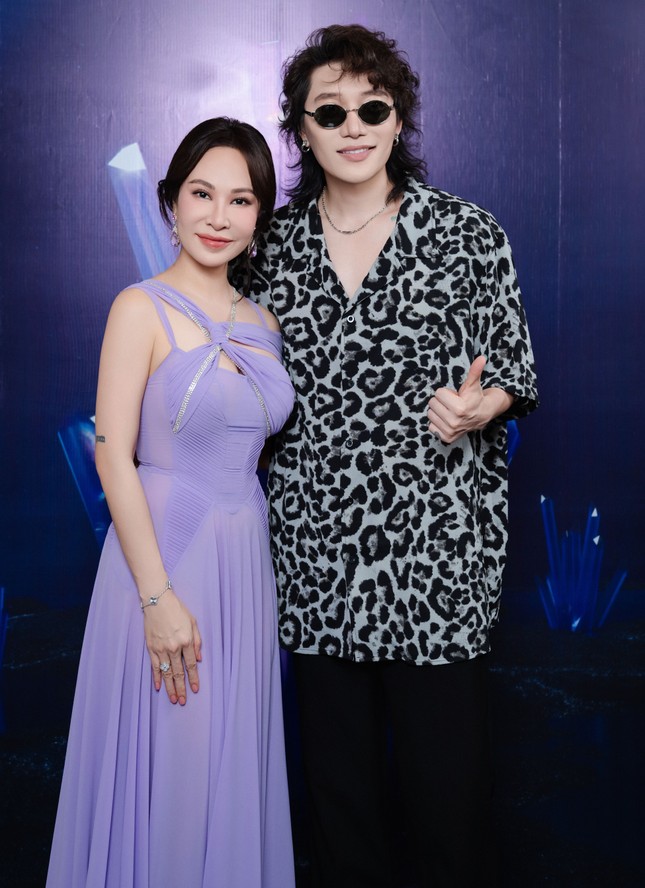 Chị đẹp Uyên Linh dốc hết vốn liếng làm live show - Ảnh 1.