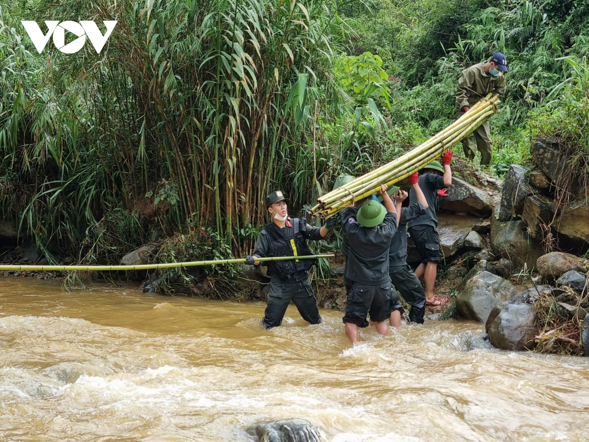 Vượt 20 km đường rừng đưa nạn nhân trở về với gia đình - Ảnh 7.