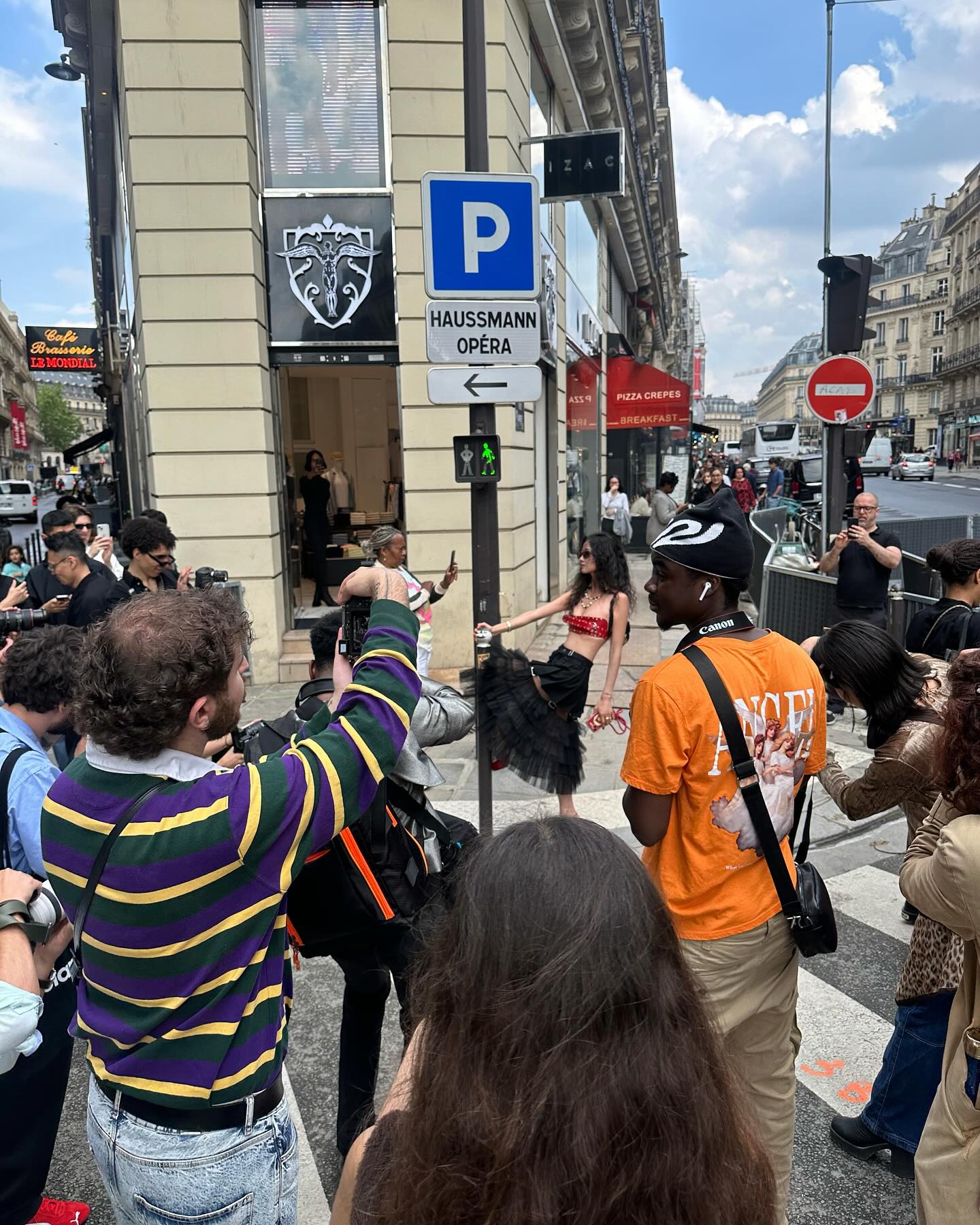 r-more-people-crowd-sacre-cur-the-arc-de-triomphe-and-the-pantheon-17261378045961172766580-1726147470404-17261474705681383735557-1726200394118-17262003942262028403886.jpg