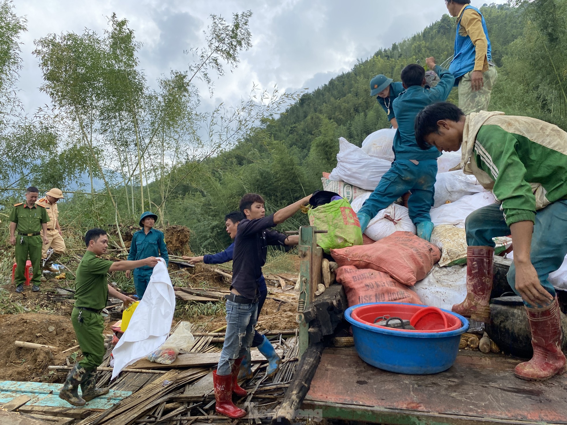 Nạn nhân vụ sạt lở ở Cao Bằng: 'Cháu mất, nhà sập... không còn gì nữa rồi!' - Ảnh 2.