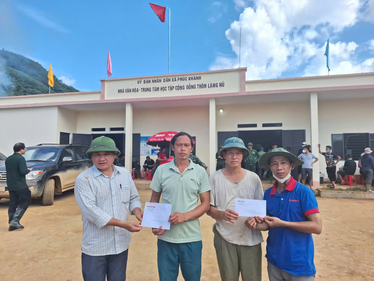 &quot;Nhà có còn gì nữa đâu, người mất gần hết, còn mỗi bộ quần áo mặc trên người&quot;- Ảnh 1.