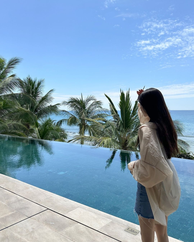 Hot: Park Bo Young check-in Nha Trang, hiếm hoi khoe ảnh đồ bơi hút cả trăm ngàn like - Ảnh 2.