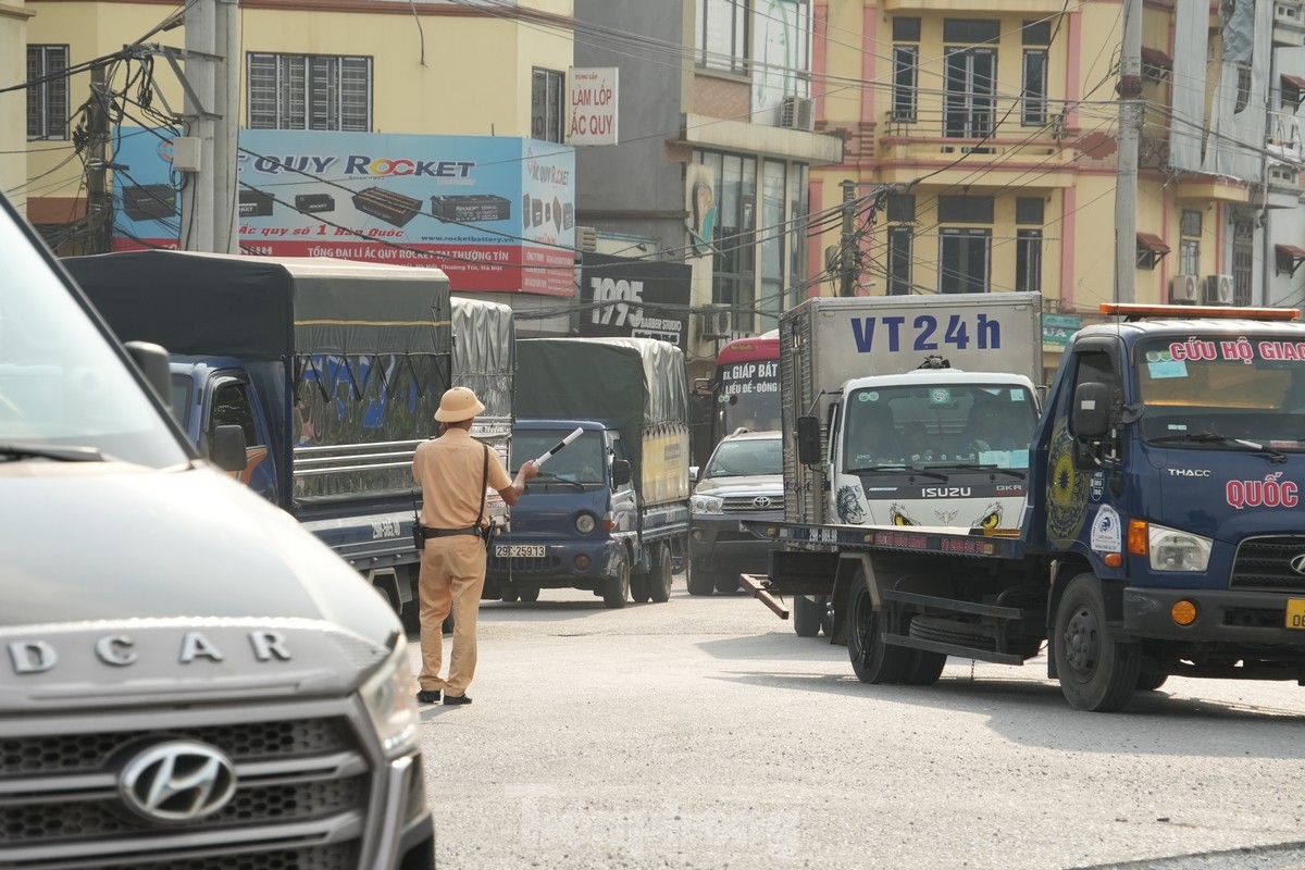 Ô tô tắc hơn 5km trên cao tốc Pháp Vân - Cầu Giẽ do ngập úng - Ảnh 9.