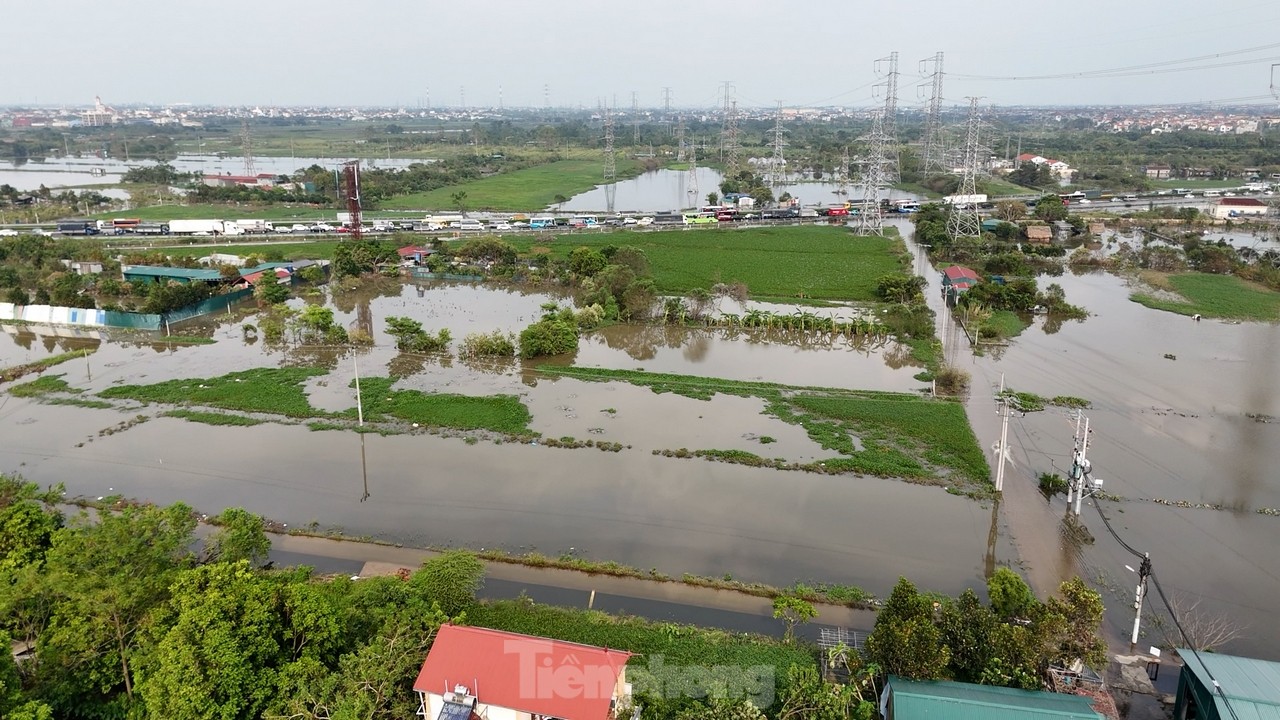 Ô tô tắc hơn 5km trên cao tốc Pháp Vân - Cầu Giẽ do ngập úng - Ảnh 12.