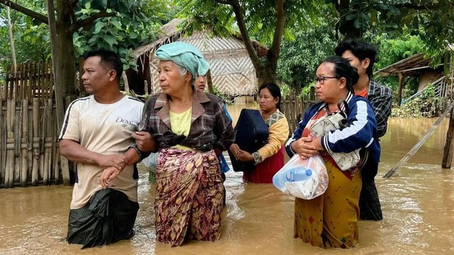 Myanmar: 74 người thiệt mạng vì lũ lụt, lở đất do siêu bão YAGI - Ảnh 2.