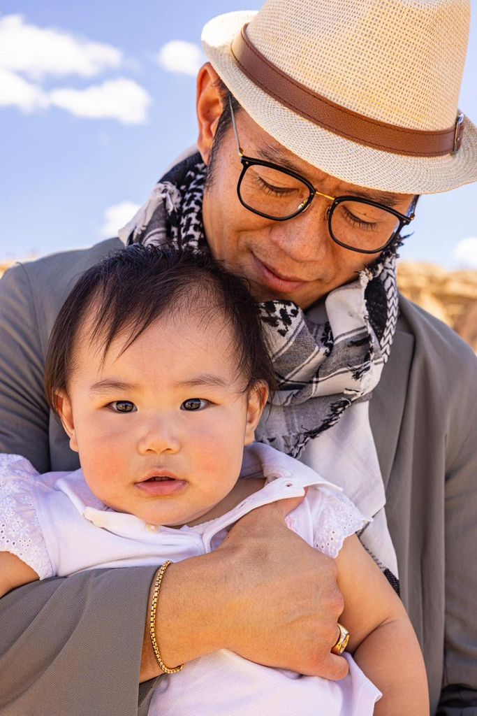 Công chúa nhỏ của Hoàng gia Bhutan đón sinh nhật đầu tiên trong bức ảnh cực đáng yêu cùng cha mẹ và 2 anh- Ảnh 6.