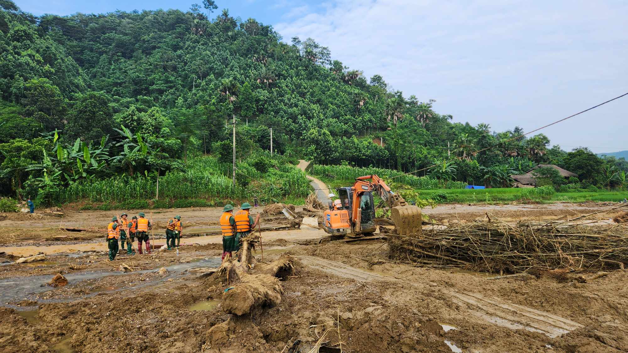 Số người chết và mất tích ở Làng Nủ giảm 29 trường hợp- Ảnh 1.