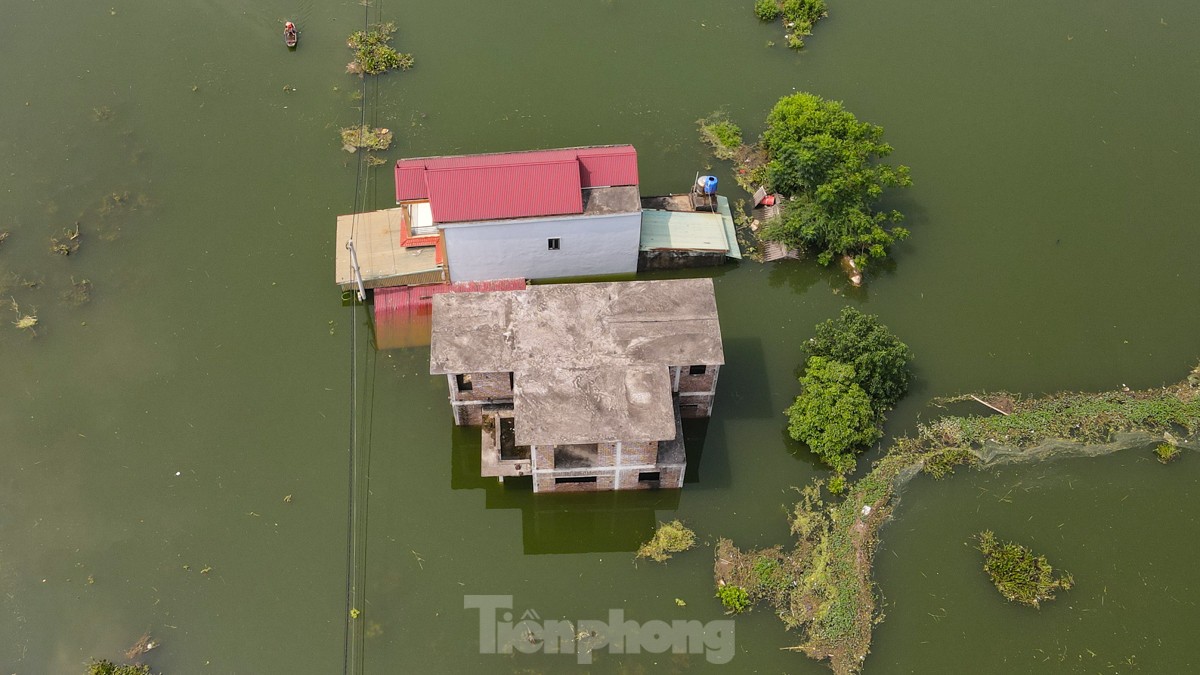 &quot;Lũ rừng ngang&quot; nhấn chìm hàng trăm ngôi nhà ở ngoại thành Hà Nội - Ảnh 4.