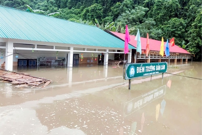 Trung thu đặc biệt của cô trò trường Tiểu học Đống Đa: Không giăng đèn kết hoa múa ca tưng bừng, chẳng mâm cỗ khổng lồ nhưng sáng ấm yêu thương của tấm lòng tương thân tương ái! - Ảnh 1.