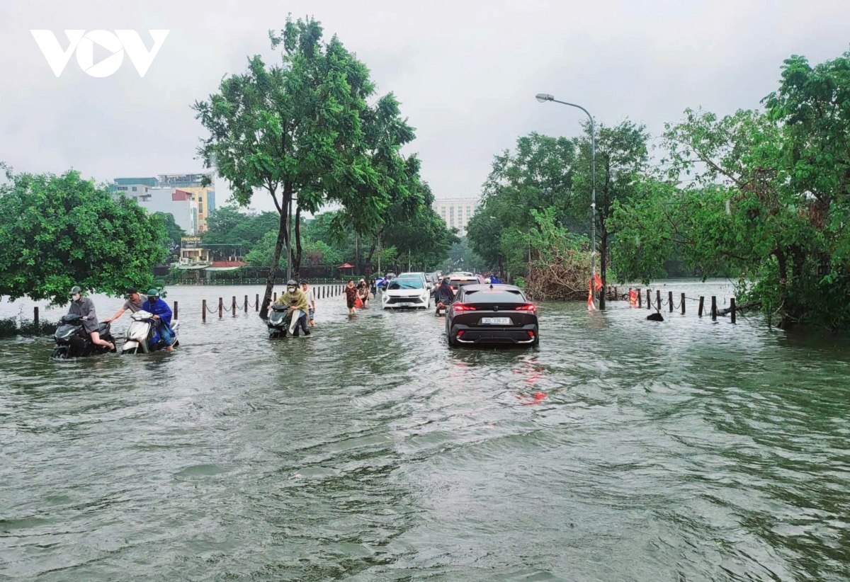 Thời tiết ngày 17/9: Các khu vực trên cả nước có mưa rào và dông - Ảnh 1.