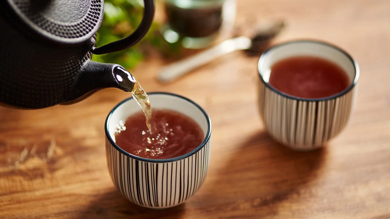 pouring-hot-tea-1296x728-header-1296x728-1726590663994-1726590664132554706597.jpg