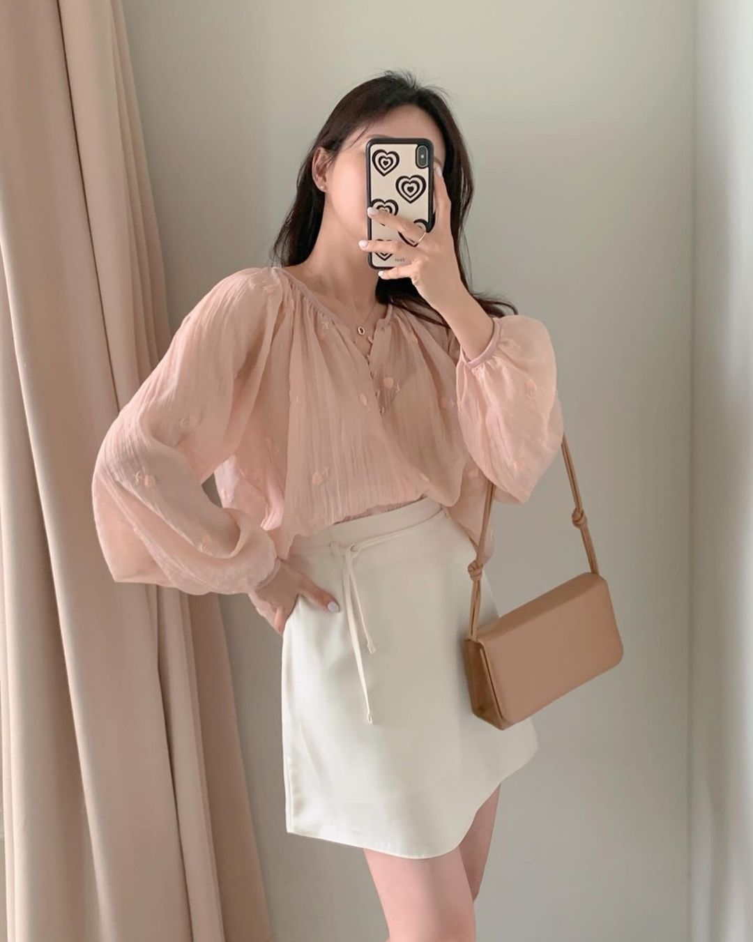 Áo blouse dài tay được hội mặc đẹp thi nhau diện trong mùa thu - Ảnh 5.