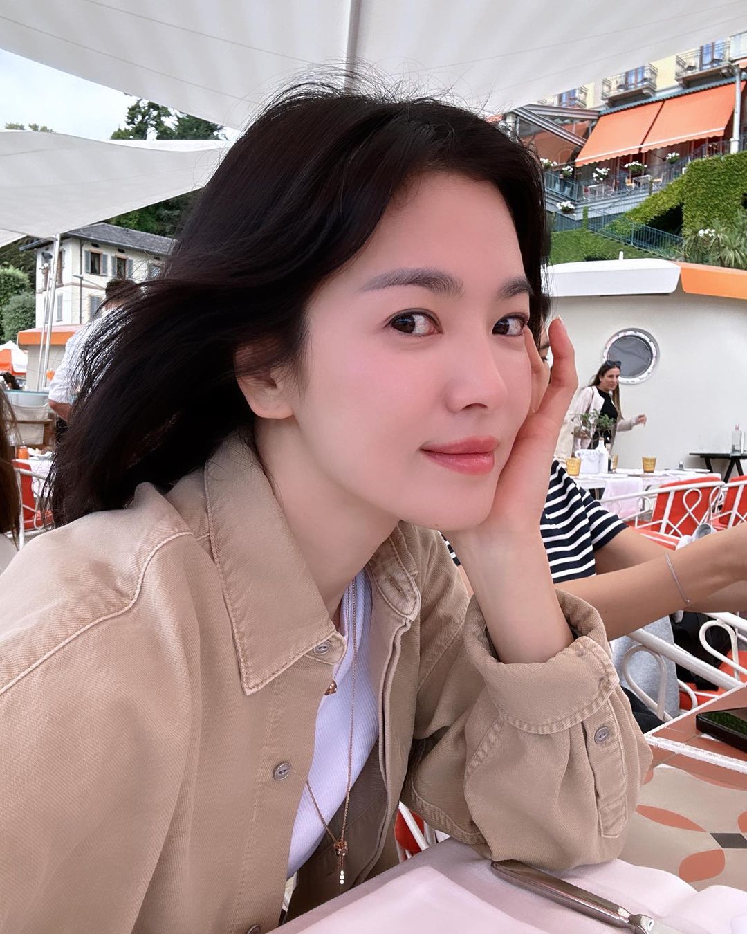 Song Hye Kyo "mạnh tay" tung 15 bức ảnh tại Ý, visual giữa trời Tây gây chú ý- Ảnh 5.