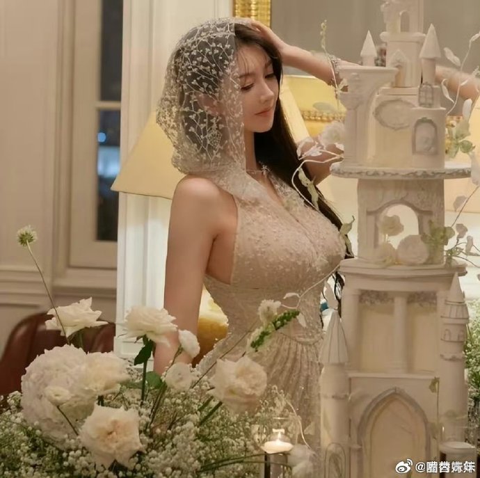 Sau 2 năm ly hôn Angelababy, Huỳnh Hiểu Minh đã bí mật kết hôn với bạn gái hot girl?- Ảnh 2.