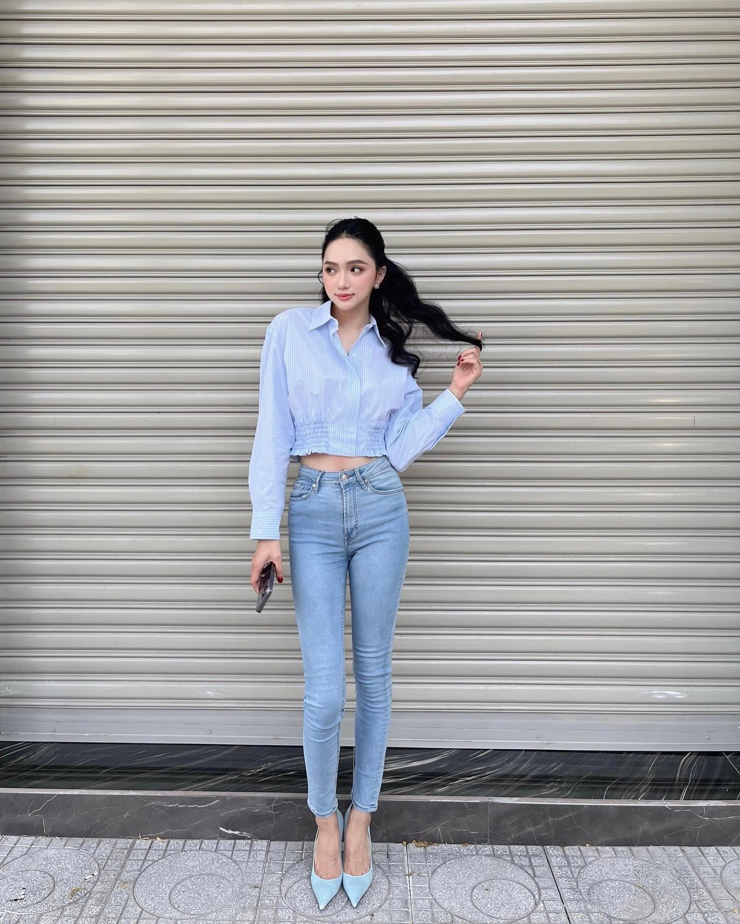 Street style đẹp từ hè sang thu của giám khảo Miss Universe Vietnam 2024 - Ảnh 8.