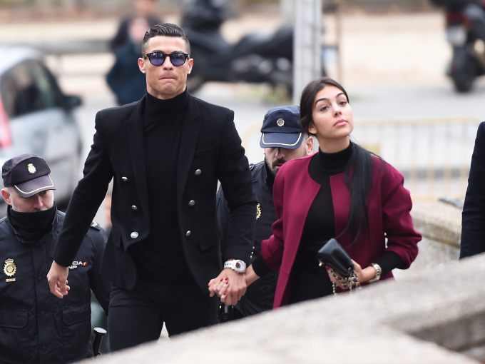 Bạn gái đẹp nhất khi nào, Ronaldo gây sốt với câu trả lời vừa tinh tế vừa tình cảm - Ảnh 1.