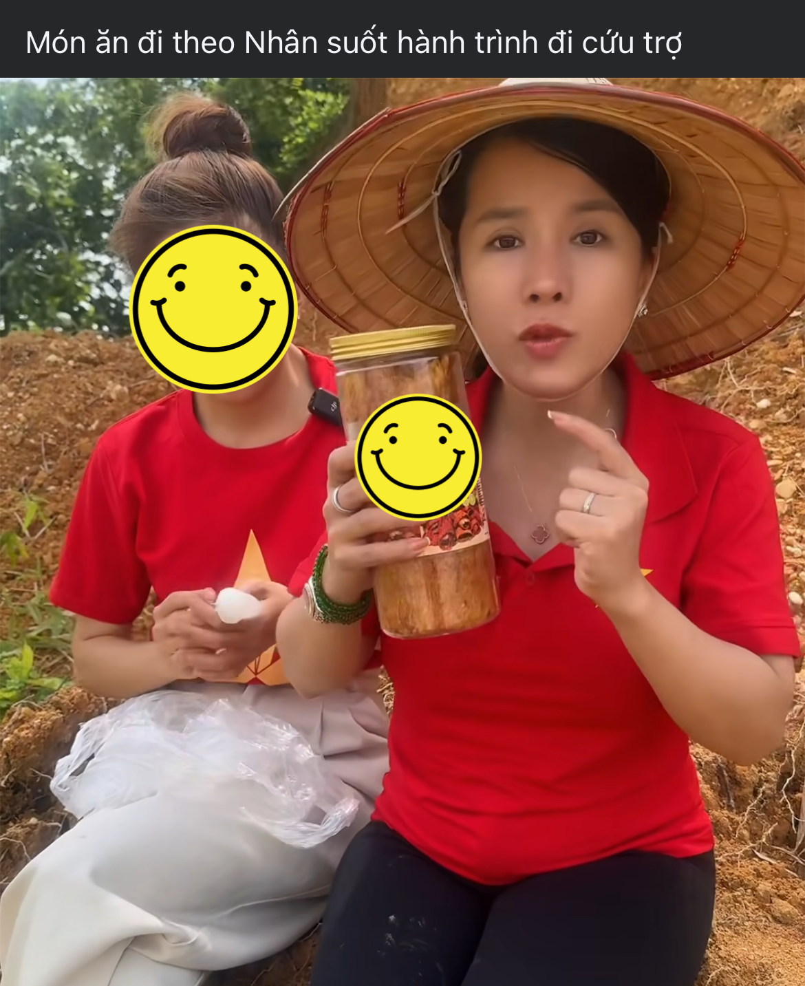 Bà Nhân Vlog ngồi ăn uống nhồm nhoàm quảng cáo bán hàng giữa điểm làm từ thiện bị chỉ trích dữ dội- Ảnh 1.