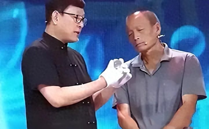 Lão nông đào được báu vật trị giá 34 tỷ đồng trong nhà, tưởng đổi đời sau 1 đêm thì sốc khi nghe chuyên gia phán 1 câu - Ảnh 1.