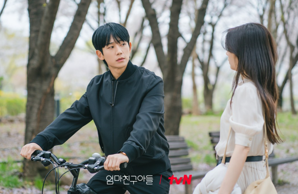 Jung Hae In gây sốt MXH vì lộ ảnh hộ chiếu, nhan sắc thật còn xứng danh nam thần?- Ảnh 4.