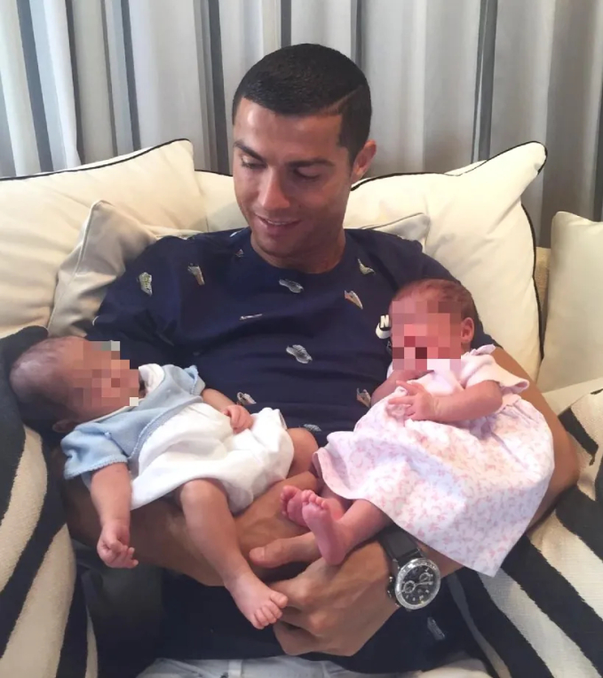 Mẹ của các con nhà Ronaldo là ai? - Ảnh 3.