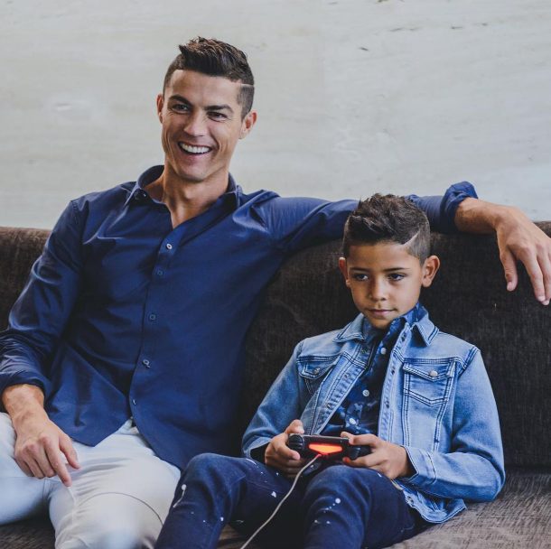 Mẹ của các con nhà Ronaldo là ai? - Ảnh 2.