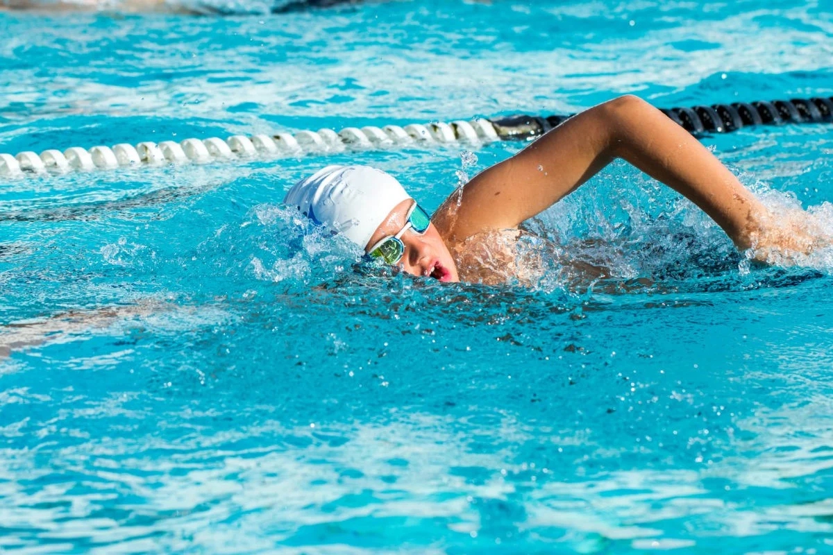 swimming-teen-boy-1200x800-2-1727048382816-1727048382926193427317.jpg