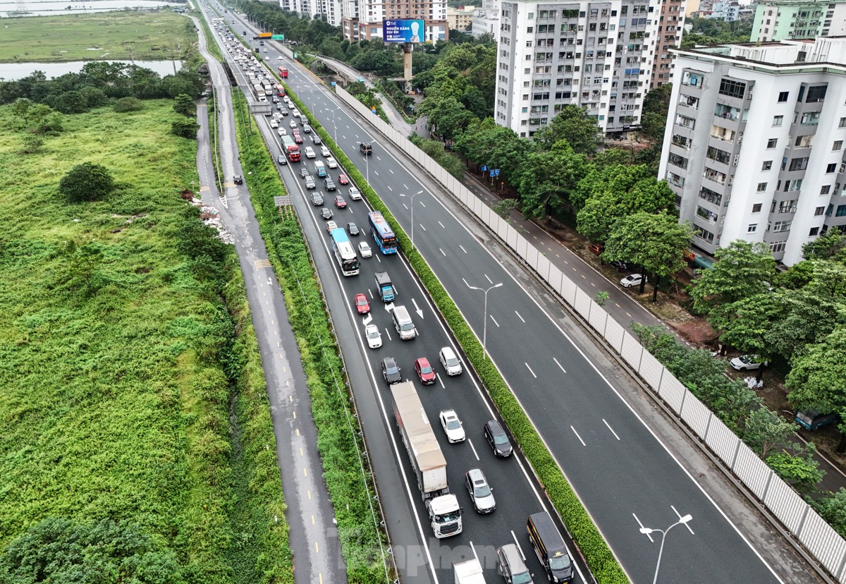 Mưa tầm tã cả ngày, cao tốc Pháp Vân - Cầu Giẽ ùn tắc nhiều giờ - Ảnh 2.